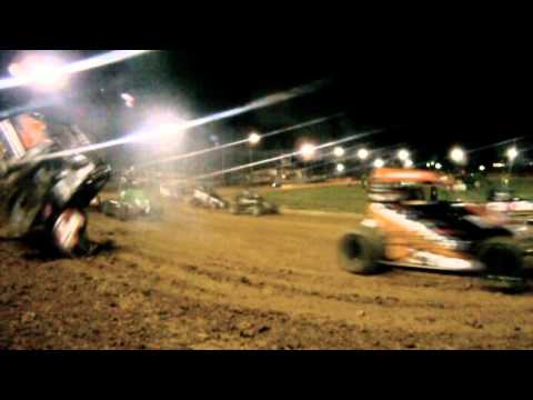 Midget Crash : 4a Dave Gick, Huntly 2011-10-29